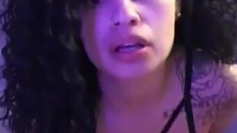 Una Chica En Periscope Se Burla De Sus Pezones