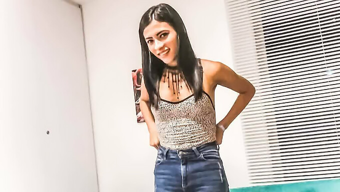 Casting De Primer Plano De Latina Petite Con Gran Polla