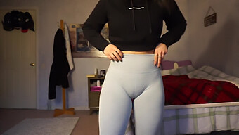 หี Cameltoe ที่แน่นและน่าเย็ด