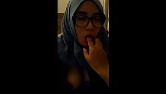 Homemade Indonesian Beauty Gives A Sensual Oral Pleasure