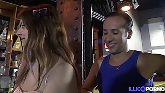 Duas Jovens Ruivas, Julie E Carlie, Se Entregam Aos Seus Desejos Sexuais