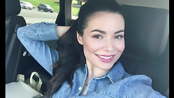 Kändis Miranda Cosgrove Onanerar Solo