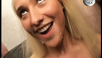 Blonde Leo Lady Genießt Einen Harten Blowjob Und Intensiven Orgasmus