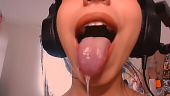 Ahegao-Samling: Japanske Pornostjerner Spytter Og Deepthroater