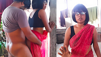 Bhabhi En Sari Rouge Se Fait Remplir De Sperme Et Donne Une Fellation Dans Une Vidéo Maison