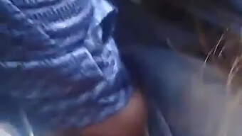 Vídeo Erótico De Una Joven En Pantimedias Pillada En El Metro