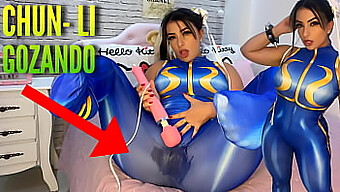 Chun Li Ima Nagajivo Stran: Pršenje In Namakanje V Anime Hentaiju