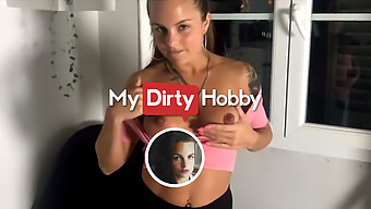 Liten Bröst Tysk Milf Arya Laroca Rider Sin Grannes Stora Kuk Till Orgasm