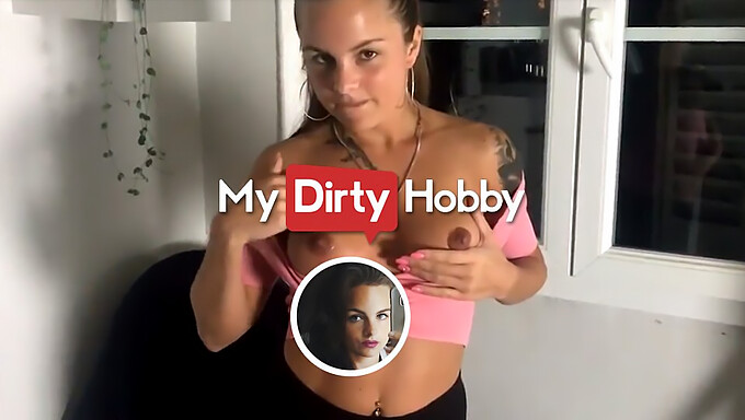 Liten Bröst Tysk Milf Arya Laroca Rider Sin Grannes Stora Kuk Till Orgasm