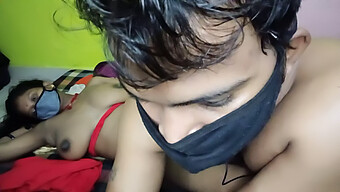 এই ভিডিওতে টিন (18+) একটি মুখের কাম পেয়েছে।