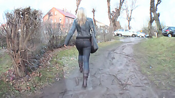 Bdsm Bondage Med En Blond Hore