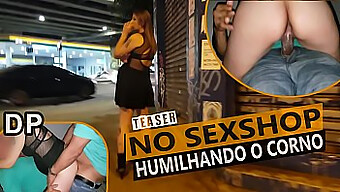 Marido Cornudo Es Doblemente Penetrado Por Dos Chicos En Trío