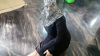 Indiase Tiener In Hijab Krijgt Anaal En Bdsm Plezier