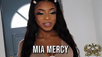 La Gran Polla Negra De Mia Mercy Se La Pone Dura Y Se Traga Dos Cargas