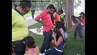 Gadis-Gadis Desi Memberikan Blowjob Pada Penis Besar