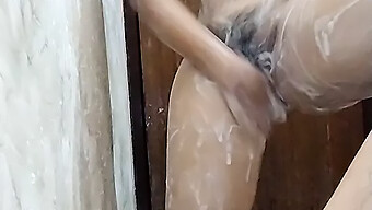 Indian Coed Gets Her Pussy Licked In The Bathroom