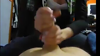 Te Grote Lul Handjob