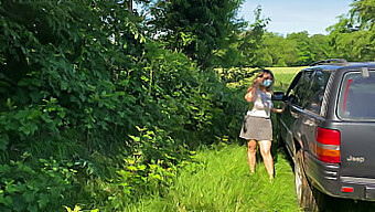 Mamada Y Garganta Profunda: La Esposa Toma Una Gran Polla En Su Culo