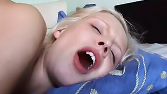 Tenåring Opplever Intens Anal Orgasme Med Eldre Mann