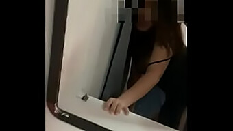 Süßes Asiagirl Wird Gefickt Und Redet Mit Ihrem Spielzeug