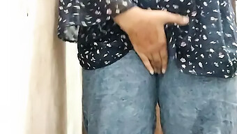 Gadis Kolej India Menikmati Sesi Solo Yang Panas