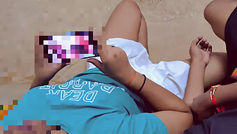 Remaja India Suman Menikmati Handjob Dan Blowjob Yang Panas Dari Belakang