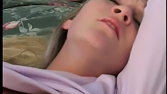 Una Hermosa Rubia Adolescente Con Tetas Pequeñas Disfruta De Una Gran Polla En Su Vagina. ¡no Te Pierdas Esta Escena Caliente!