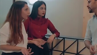 Duas Garotas São Fodidas Pelo Chefe Em Uma Orgia A Três.