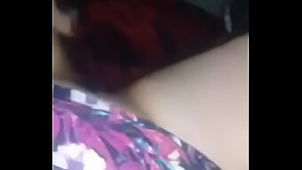 Joven Latina Hace Una Paja Y Se Masturba