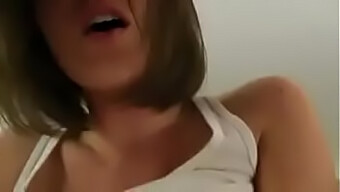 Krissy Lynn A Jej Sexy Prsia Sú V Tomto Hardcore Porno Videu V Prdeli.