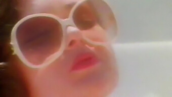 Frumusețea Vintage Cu Un Corp Păros - Video Porno Retro