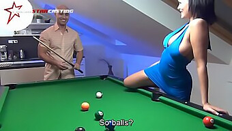 Plaisir Oral Et Seins Naturels Sur La Table De Billard